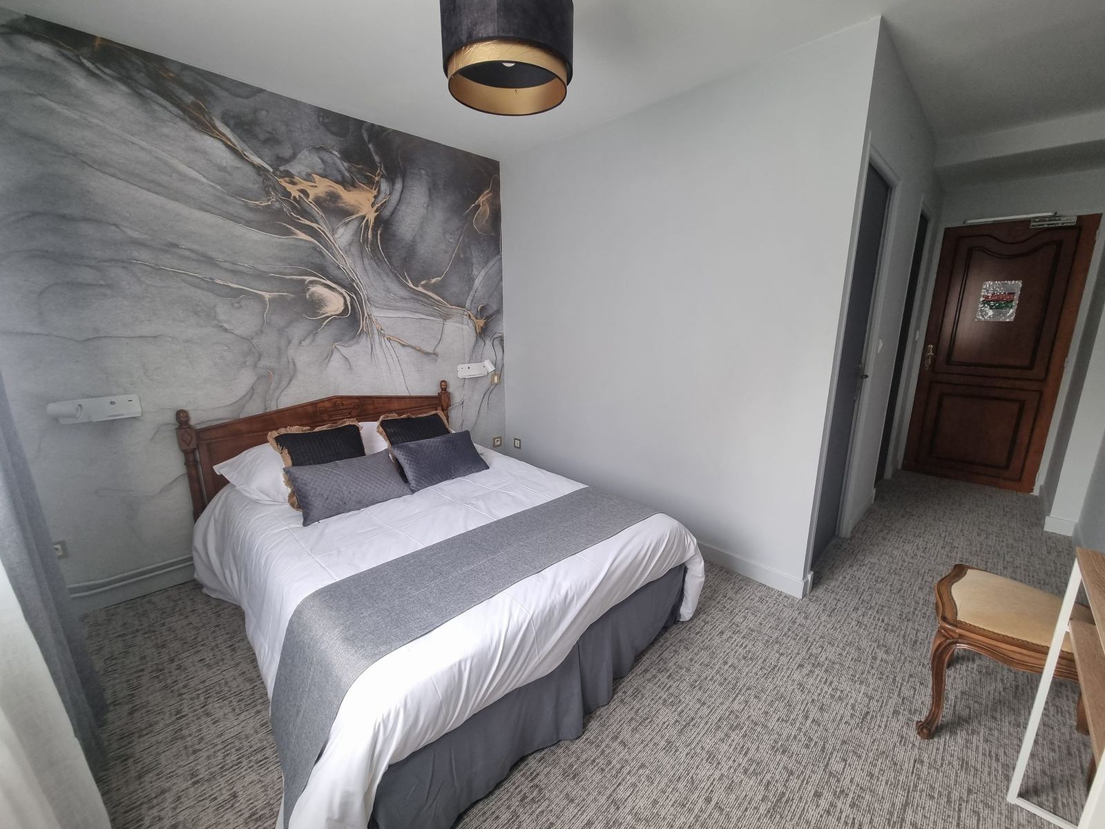 Chambre double de l'hôtel Le Prieuré
